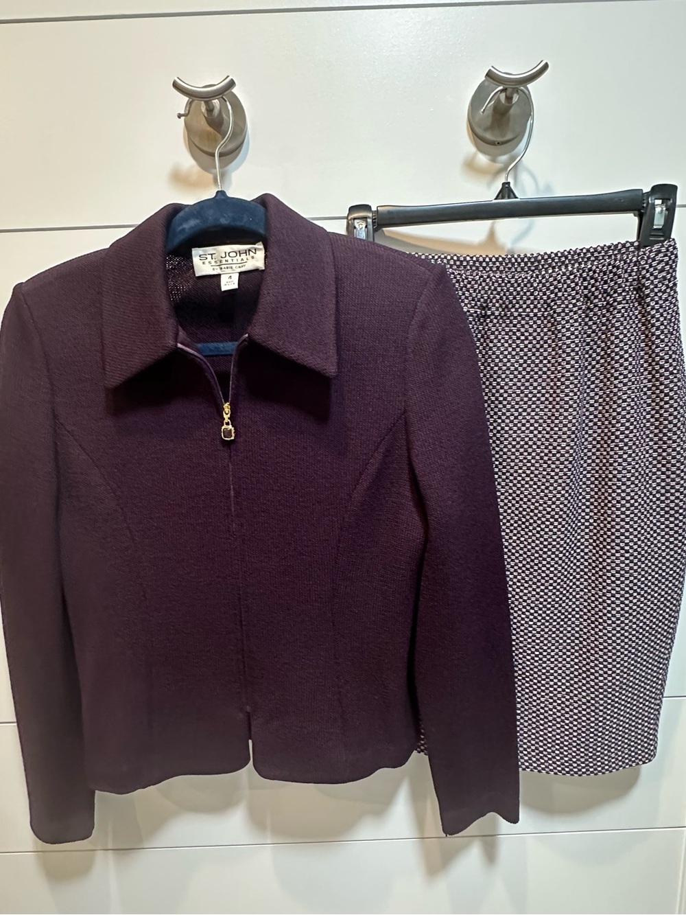 St. John Marie Gray Women's Deep Plum Zip-Front Santana Knit Jacket and skirt .